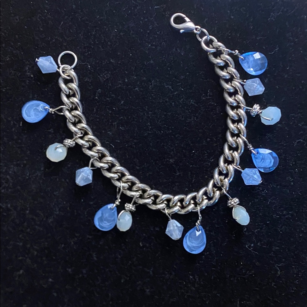 Silver Tone Chain Charm Bracelet w/ Blue & Opalescent Beads – 7.5”